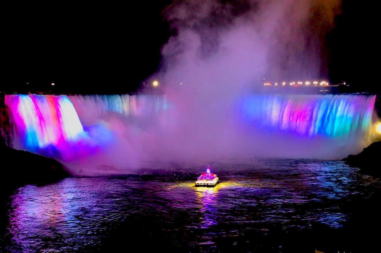 Country & By Radisson, Falls, On Niagara Falls